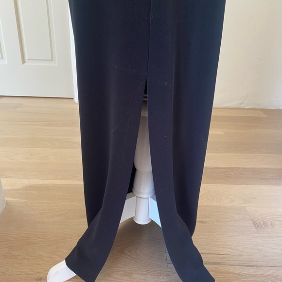 Elegant full length knit sleeveless gown with front detail size 8 - Picture 11 of 12